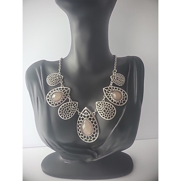 Vintage Necklace Silver Tone Tan Faceted Rhinestones Teardrop Jewelry Costume - Picture 2 of 15